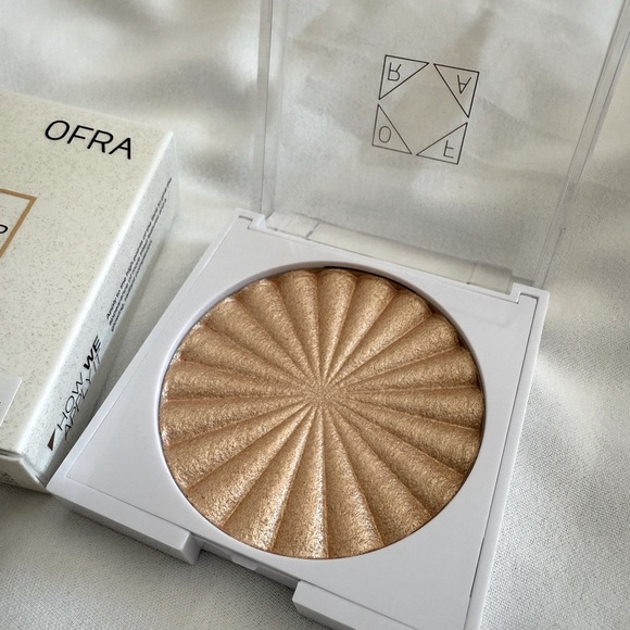 NIB OFRA Brentwood Highlighter in Gold - Picture 3 of 4